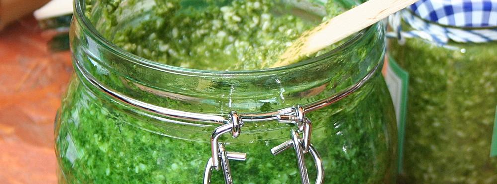 Domace bazalkove pesto