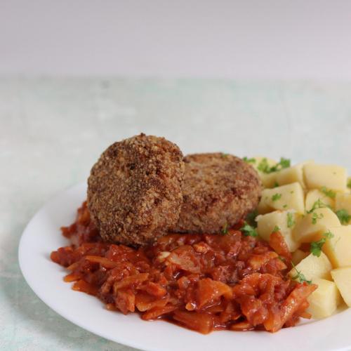 Paradajková kapusta s fašírkou