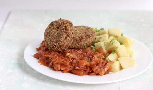 Paradajková kapusta s fašírkou